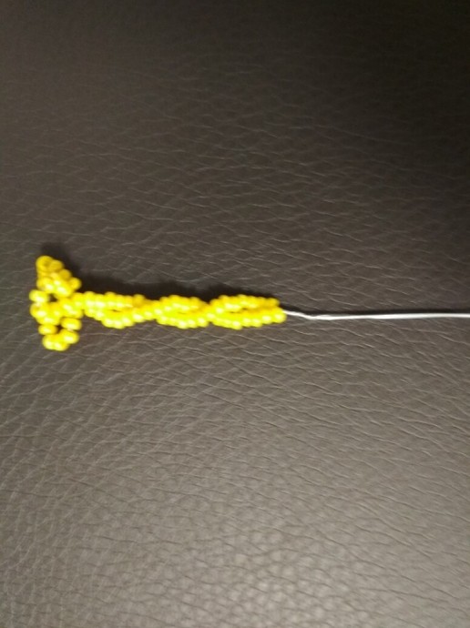 Нарциссы из бисера