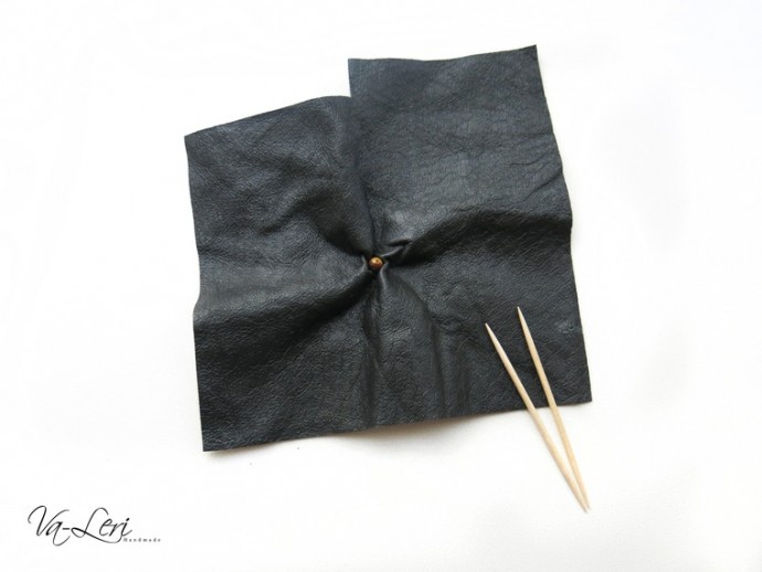 ​Изготавливаем кожаный брелок с объемным четырехлистником на удачу: часть 2