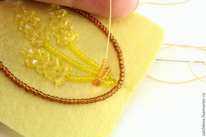 ​Вышиваем бисером брошь "Колоски": часть 2