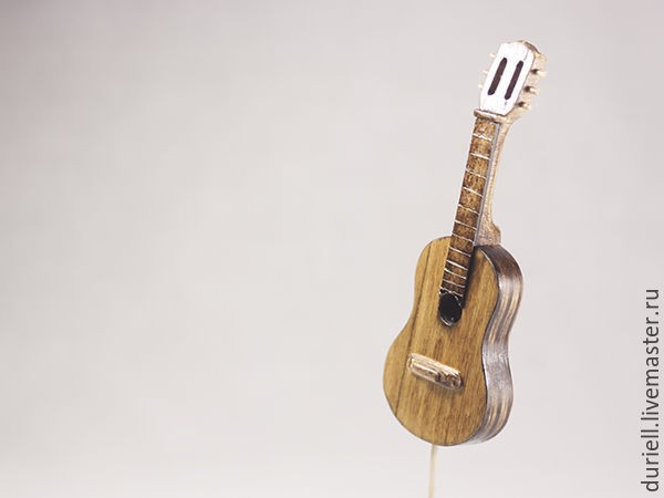 Мастерим миниатюрную гитару "Ретро" для куклы: часть 4