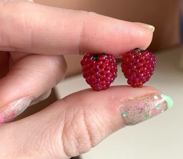 ​Ягода малины из бисера