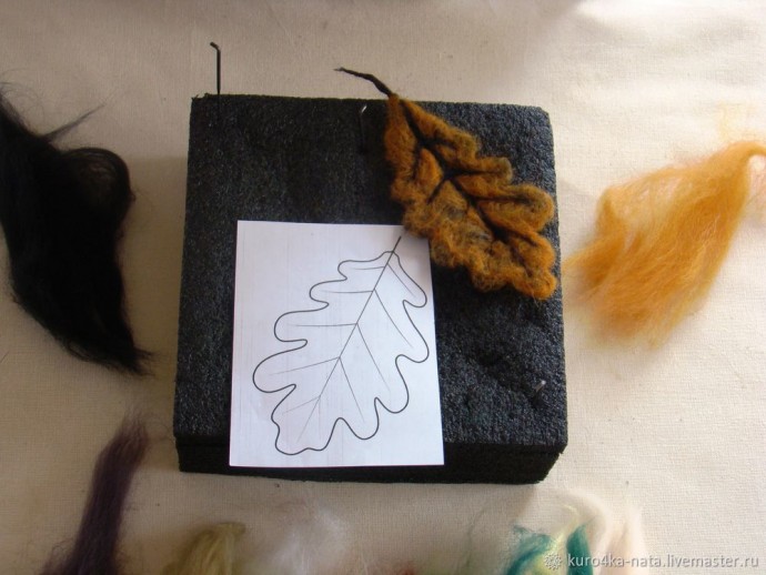 ​Валяем брошь "Два желудя для белочки": часть 1