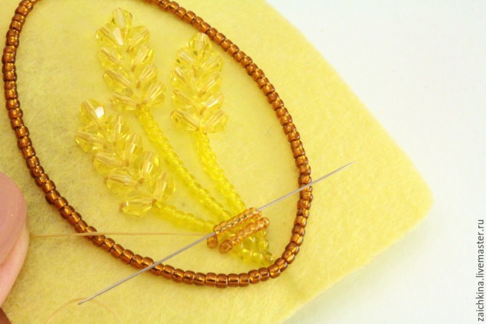 ​Вышиваем бисером брошь "Колоски": часть 2