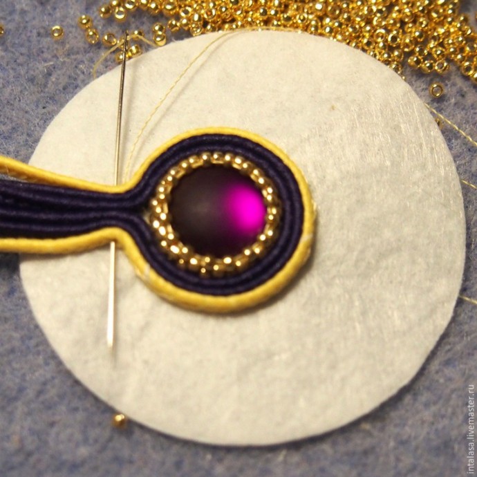 Делаем сережки в технике сутажной вышивки Делаем сережки в технике сутажной вышивки