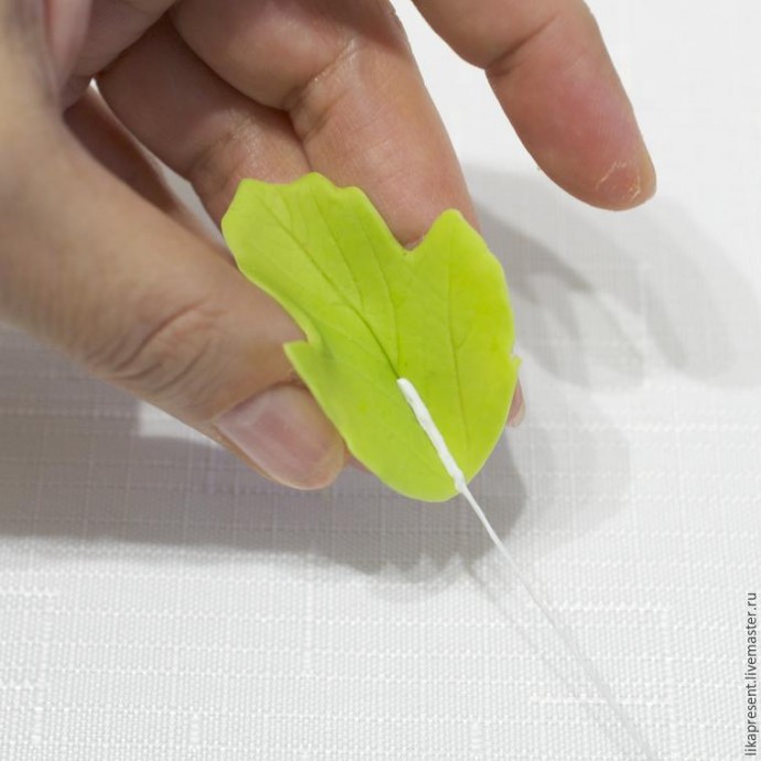 Лепим веточку калины из полимерной глины и холодного фарфора: часть 3