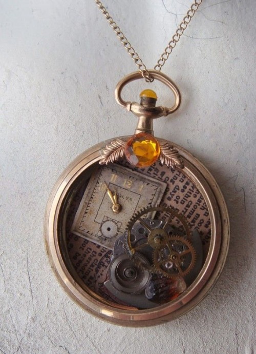 ​Украшения из старых часов