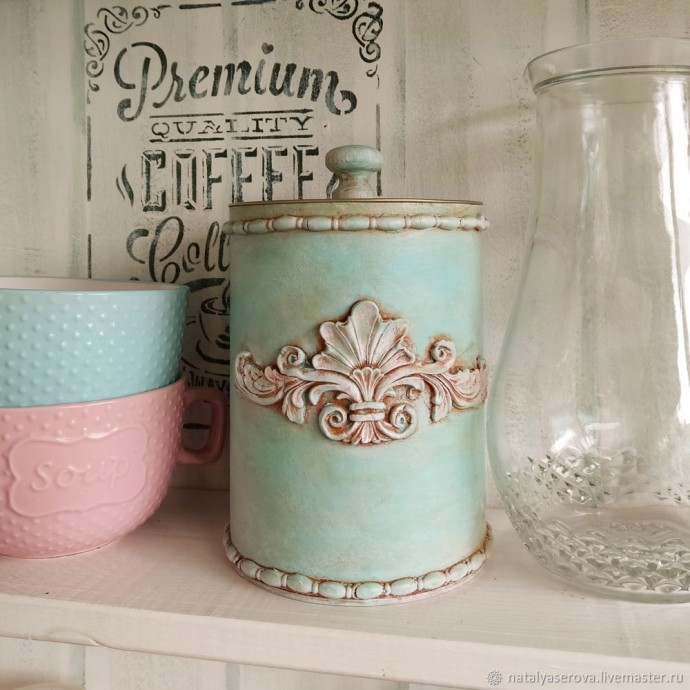 Винтажная банка для сыпучих из новогодней упаковки Винтажная банка для сыпучих из новогодней упаковки