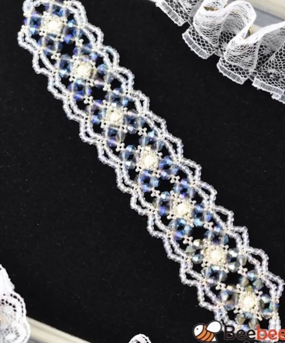 Ажурный браслет из бисера и биконуса