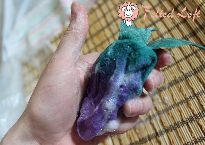 Мокрое валяние: цельноваляный пион, часть 2