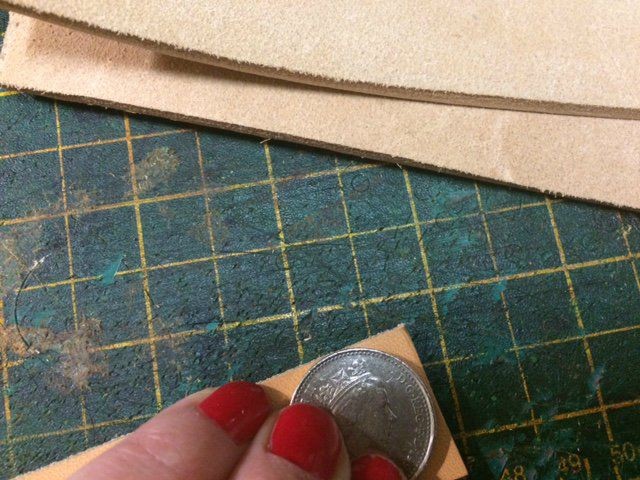 Как ровно обрезать углы на толстой коже