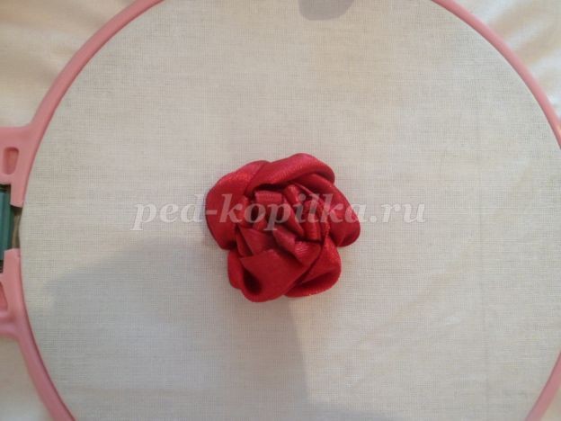 ​Пионы из атласных лент: часть 1