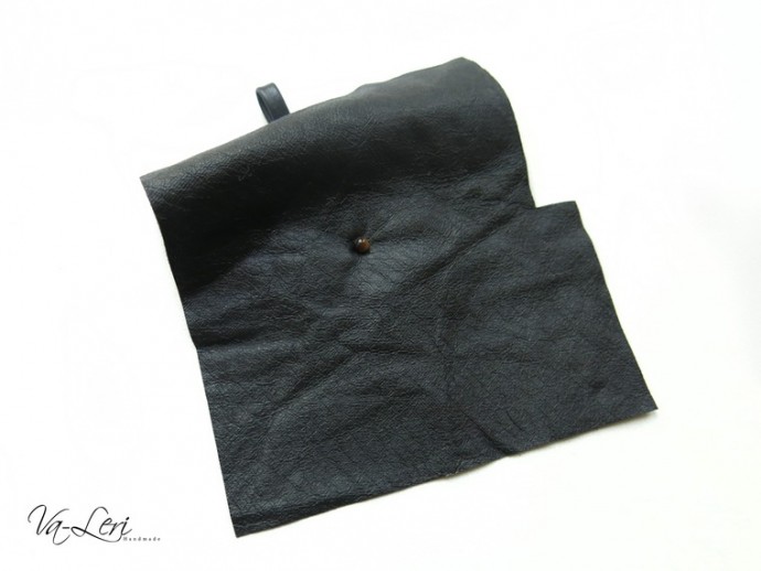 ​Изготавливаем кожаный брелок с объемным четырехлистником на удачу: часть 2