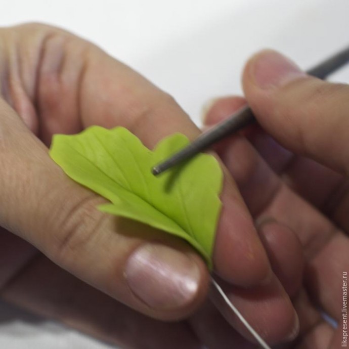 Лепим веточку калины из полимерной глины и холодного фарфора: часть 3