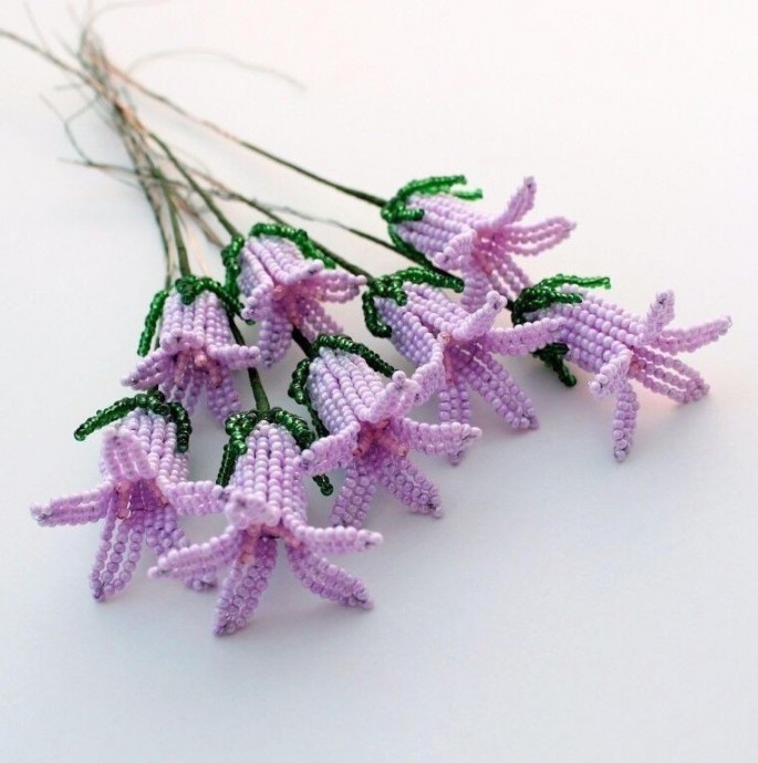 Нежные цветы из бисера