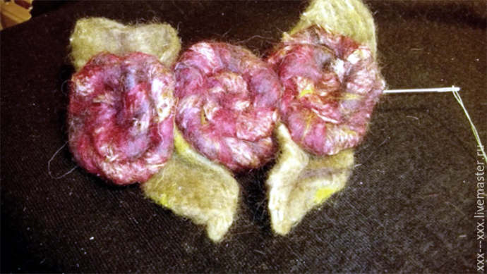 ​Делаем валяную брошь "Увядающие розы": часть 2