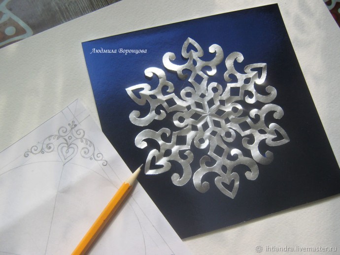 Оригинальное панно из бумажных узоров: часть 1