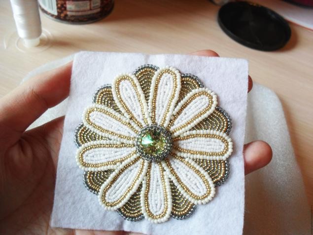 Мастер-класс по созданию вышитой бисером броши "Нео-цветок": часть 5