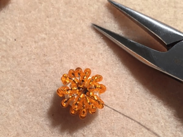 ​Как сделать крошечные тыквы из бисера