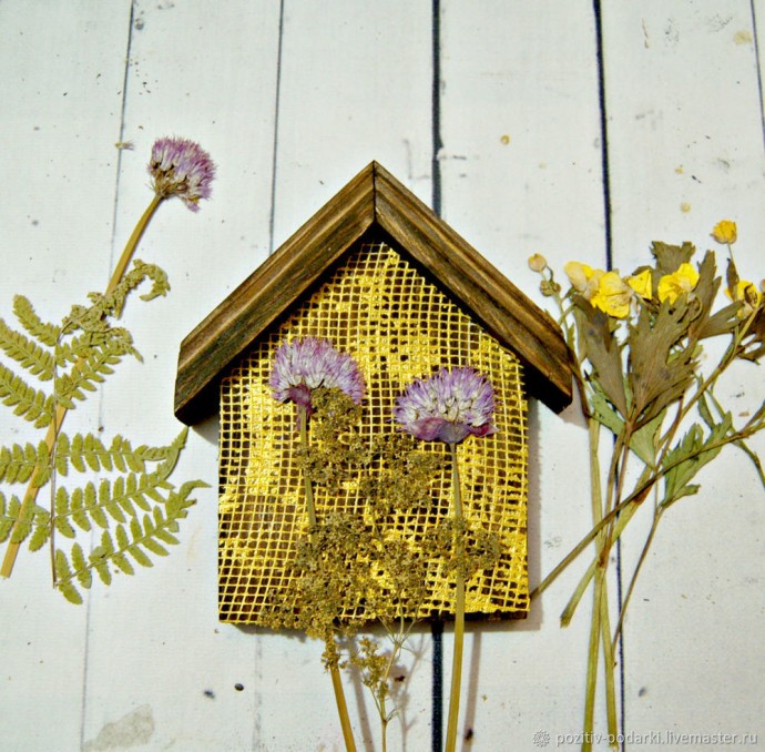 Как украсить интерьерный домик с настоящим гербарием