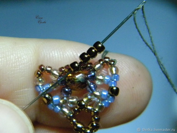 Вышиваем бисером колье "Голубые цветы": часть 2