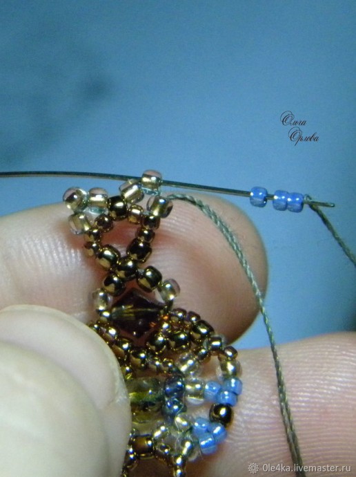 Вышиваем бисером колье "Голубые цветы": часть 2