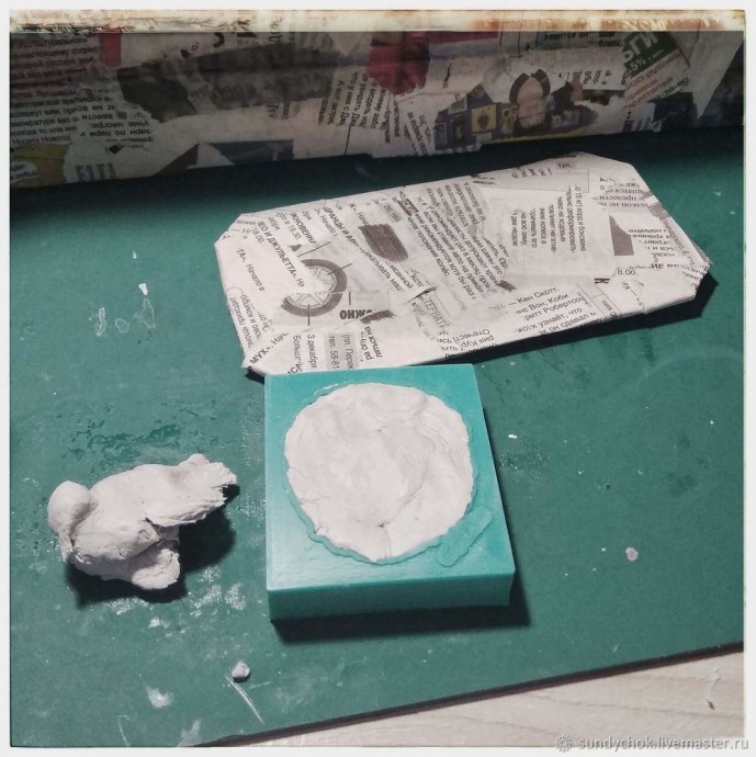 ​Ящик со львом в технике папье-маше: часть 2