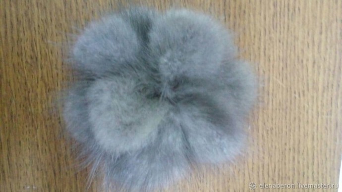 Украшаем варежки мехом норки и бусинами