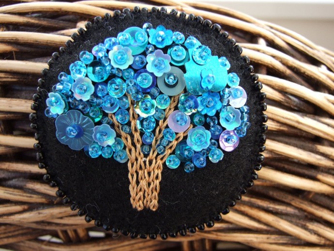 ​Броши из пуговиц