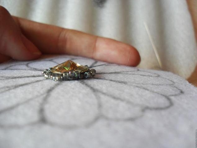 Мастер-класс по созданию вышитой бисером броши "Нео-цветок": часть 2