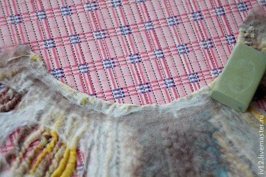 Пелерина валяная из фактурной пряжи: часть 1