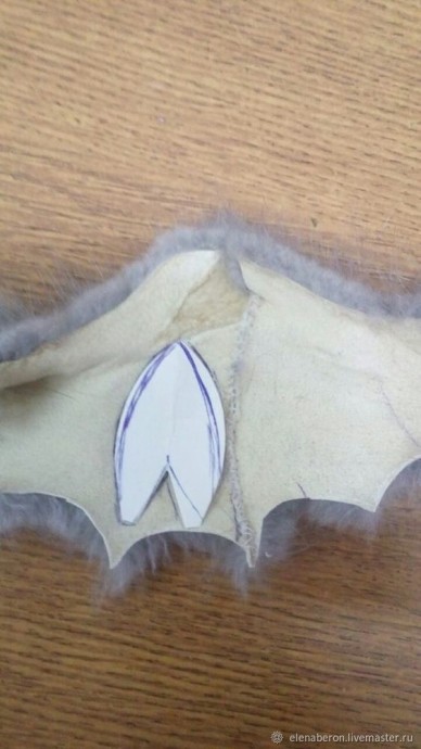 Украшаем варежки мехом норки и бусинами