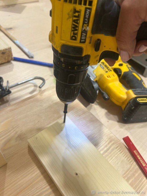 7 шагов, как сделать настольную полку-органайзер своими руками