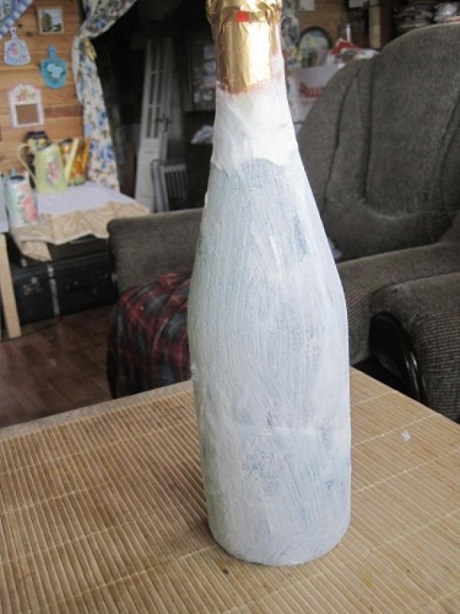 ​Декорирование романтичной бутылки в технике декупаж: часть 1