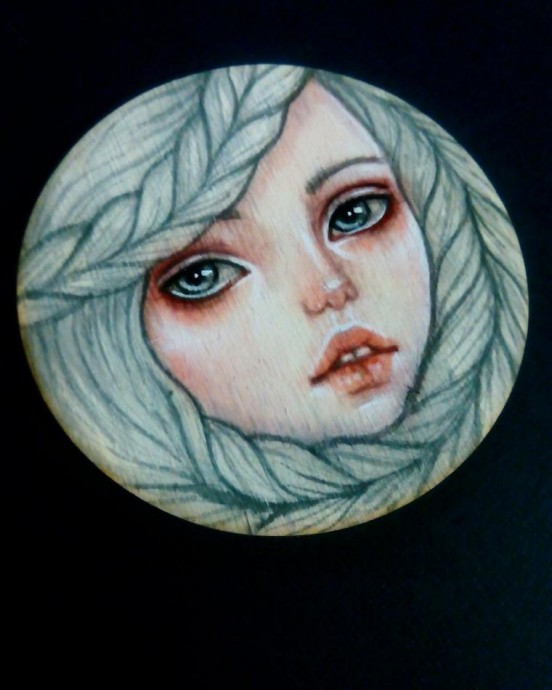 Рисуем темперой на деревянной поверхности