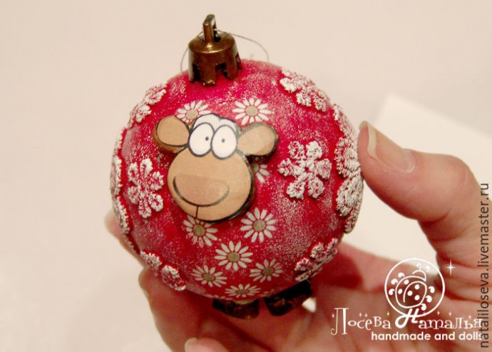 Декорируем елочную игрушку "Барашка-Ромашка" в технике объемного декупажа: часть 2