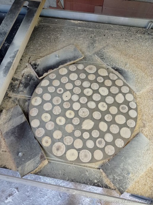 Изготовление столешницы из эпоксидной смолы и спилов: часть 2