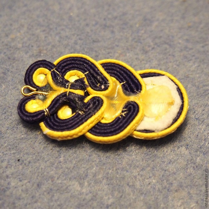 Делаем сережки в технике сутажной вышивки Делаем сережки в технике сутажной вышивки