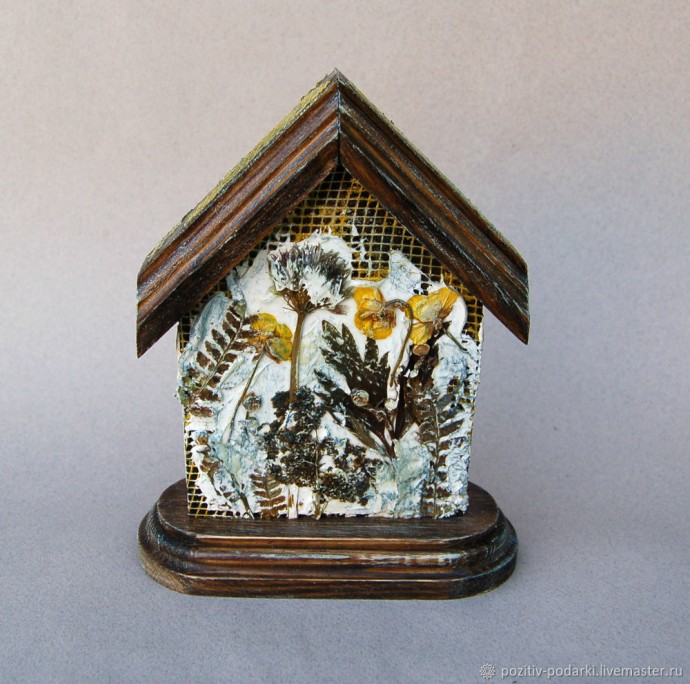 Как украсить интерьерный домик с настоящим гербарием