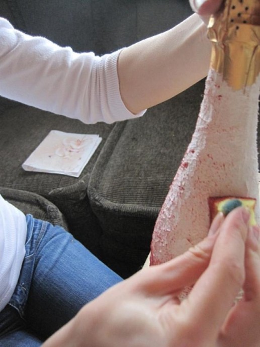 ​Декорирование романтичной бутылки в технике декупаж: часть 3