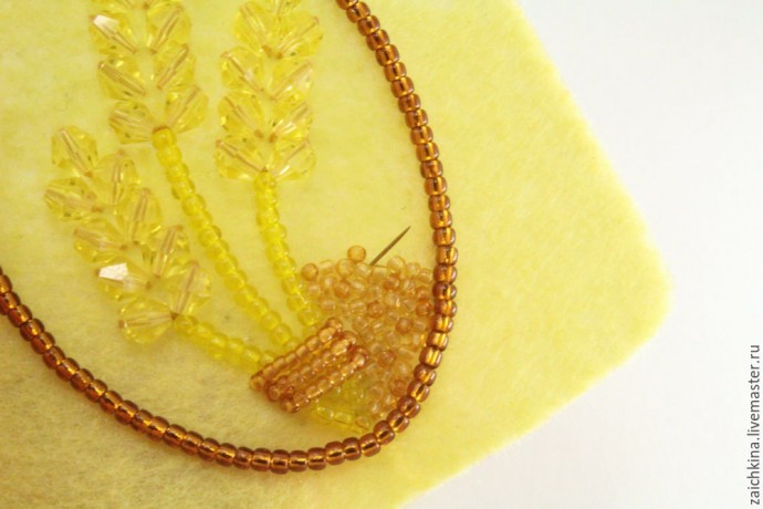 ​Вышиваем бисером брошь "Колоски": часть 2