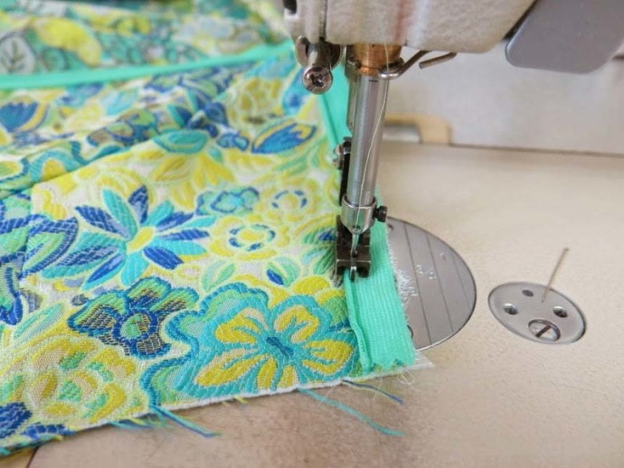 ​Потайная молния в юбке или в платье