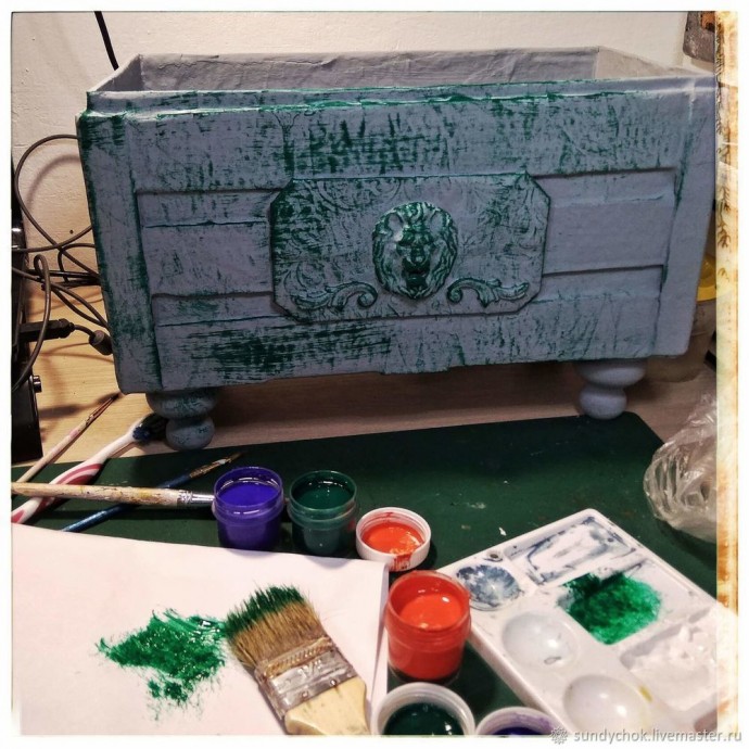 ​Ящик со львом в технике папье-маше: часть 4