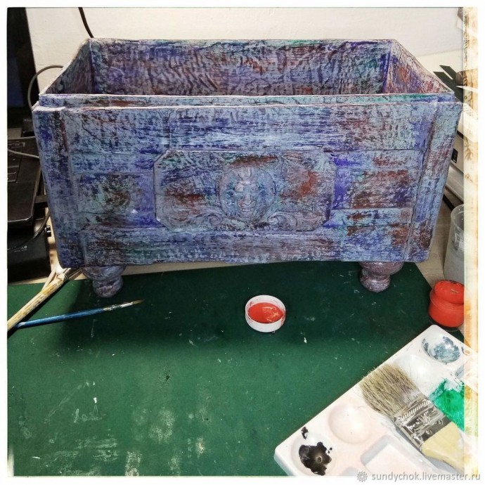 ​Ящик со львом в технике папье-маше: часть 4