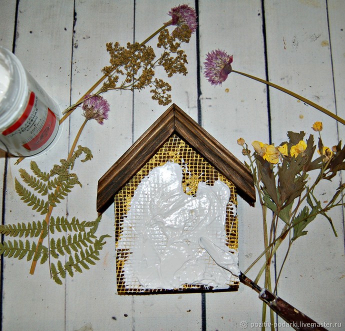 Как украсить интерьерный домик с настоящим гербарием