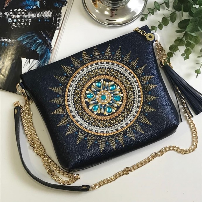 Точечная роспись на сумках Точечная роспись на сумках