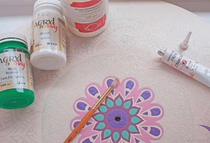 ​Расписываем интерьерные часы в смешанной технике: часть 4