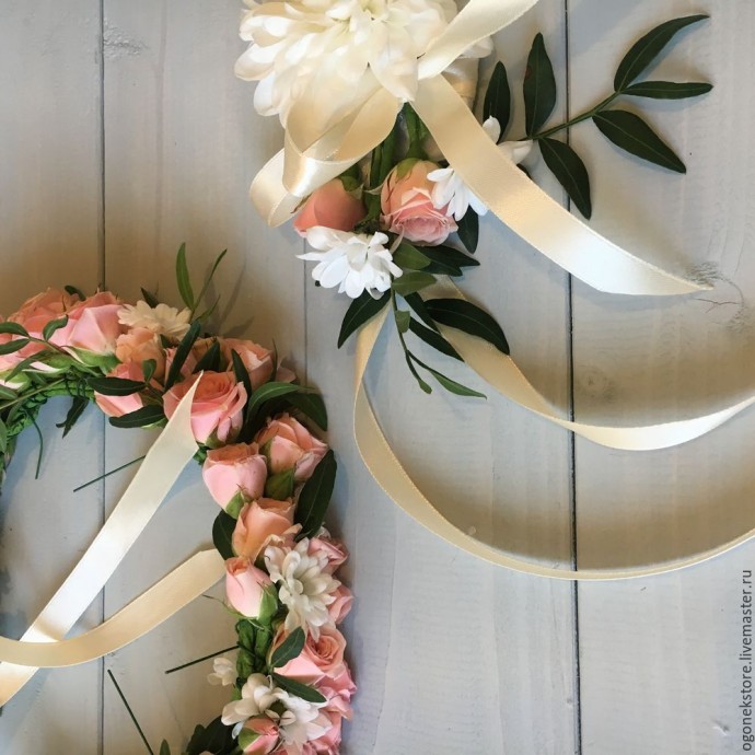Создаем нежный свадебный браслет из живых цветов