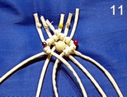 ​Ажурный поясок с кистями и бусинками в технике макраме: часть 2