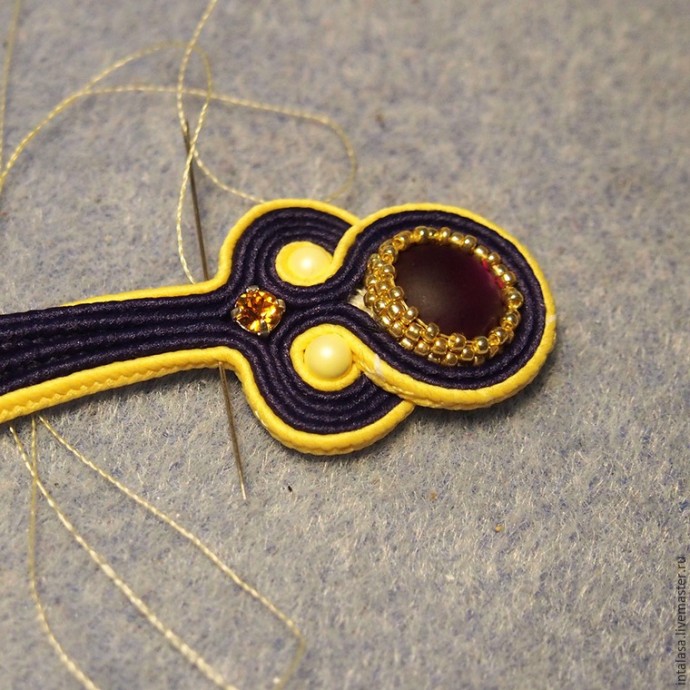 Делаем сережки в технике сутажной вышивки Делаем сережки в технике сутажной вышивки
