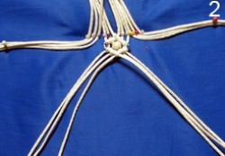 ​Ажурный поясок с кистями и бусинками в технике макраме: часть 2